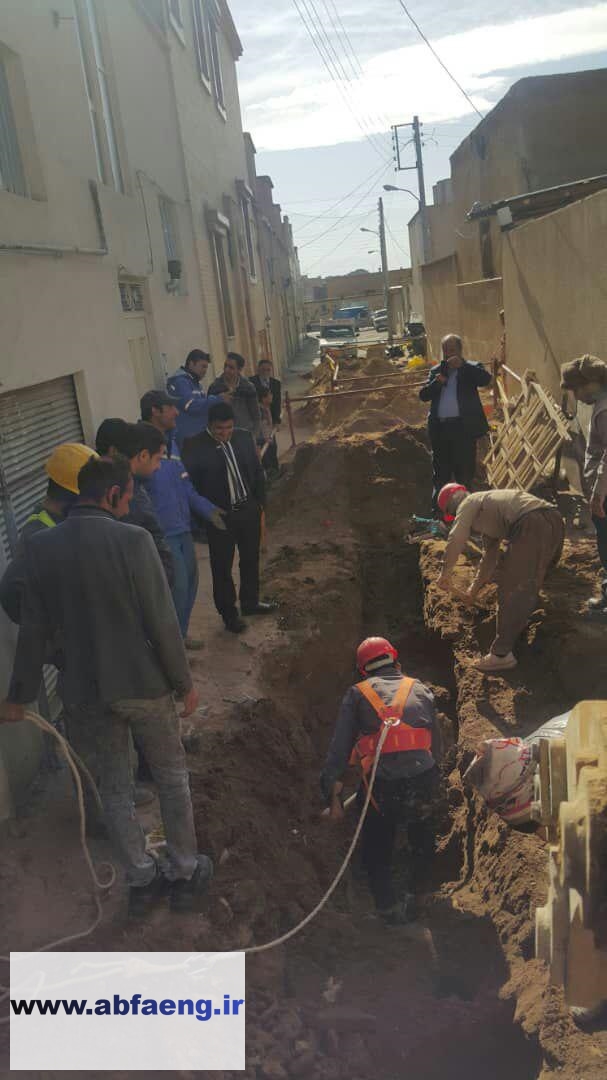 گزارش تصویری رفع حادثه شبکه آب و فاضلاب توسط واحد امداد و حوادث فاضلاب کاشان